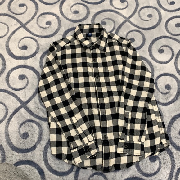 Uniqlo Kids Shirt. - Picture 1 of 4